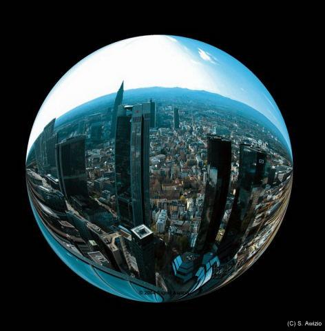 Globalisierung - Frankfurt - (C) S. Awizio, 2004